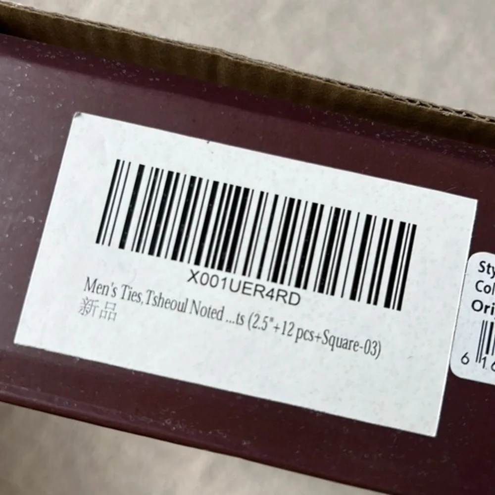 New box of 12 men’s ties, assorted colors and patterns - Picture 8 of 8